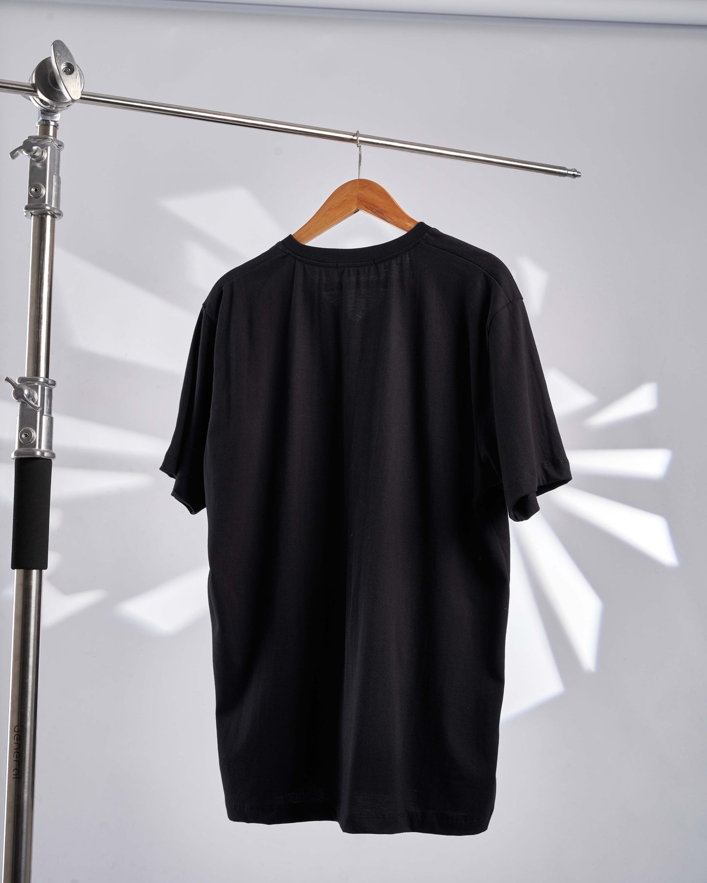 Basic V Shape (Black)