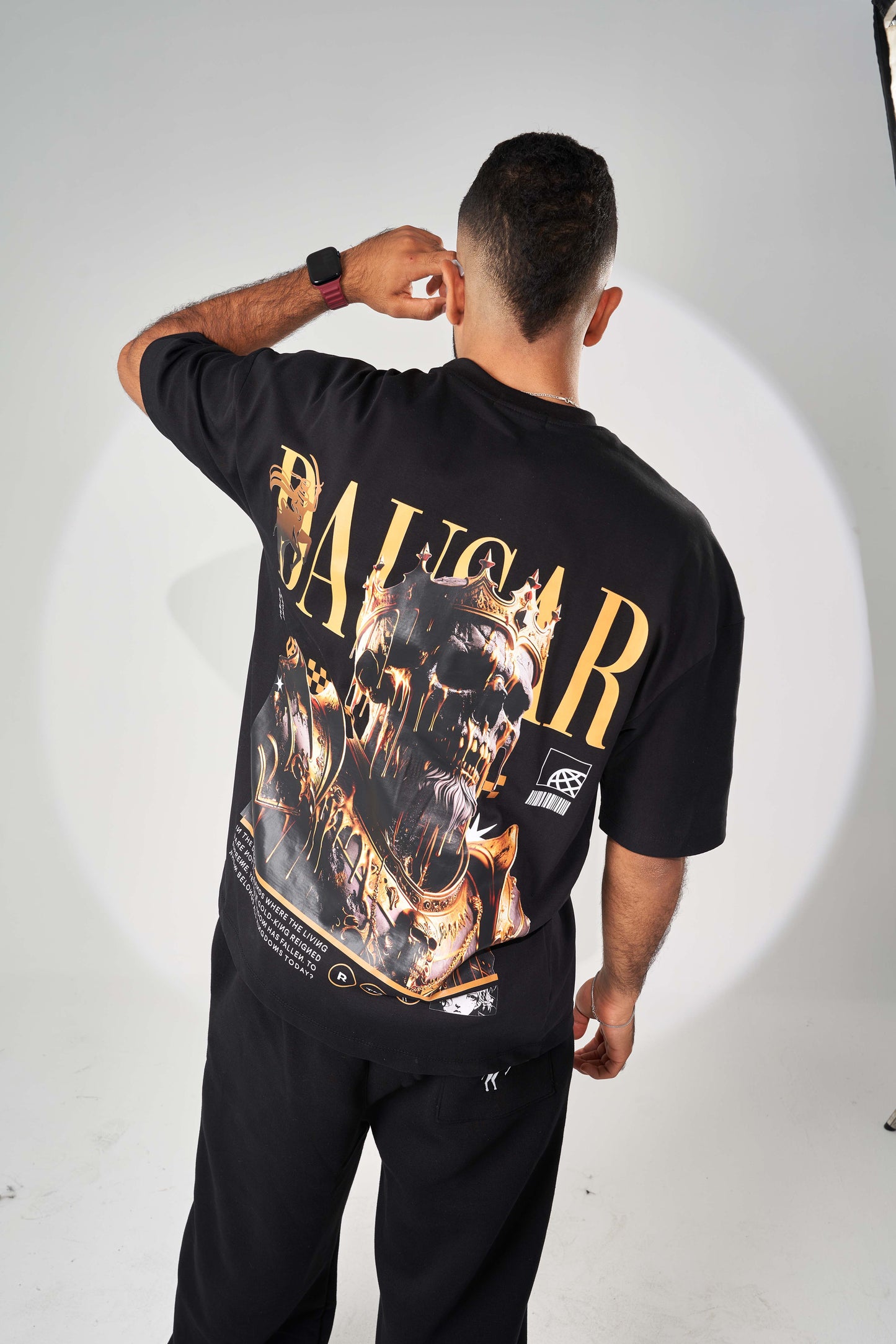 Golden king rules no one